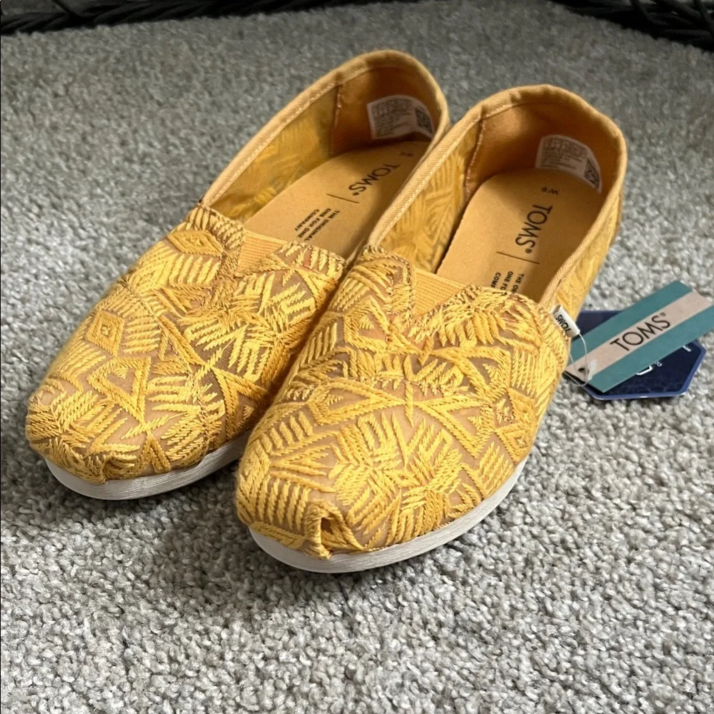 TOMS Yellow Geometric Embroidered Slip-Ons - Picture 2 of 10